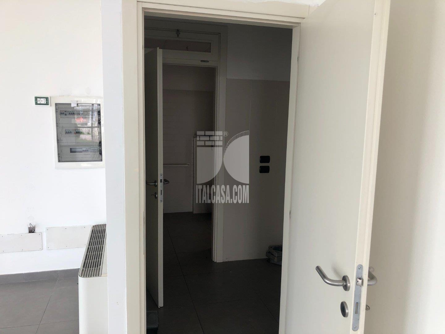 Negozio in affitto a Curtatone