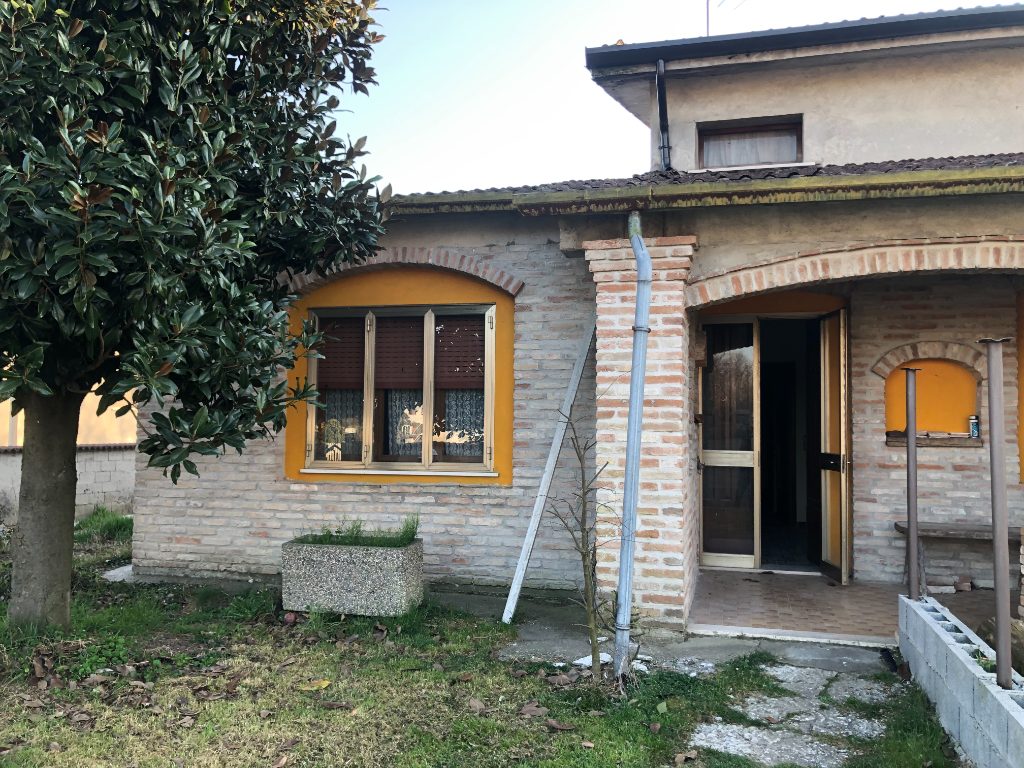 Villa Bifamiliare in vendita a Curtatone