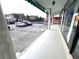 Negozio in vendita a Curtatone