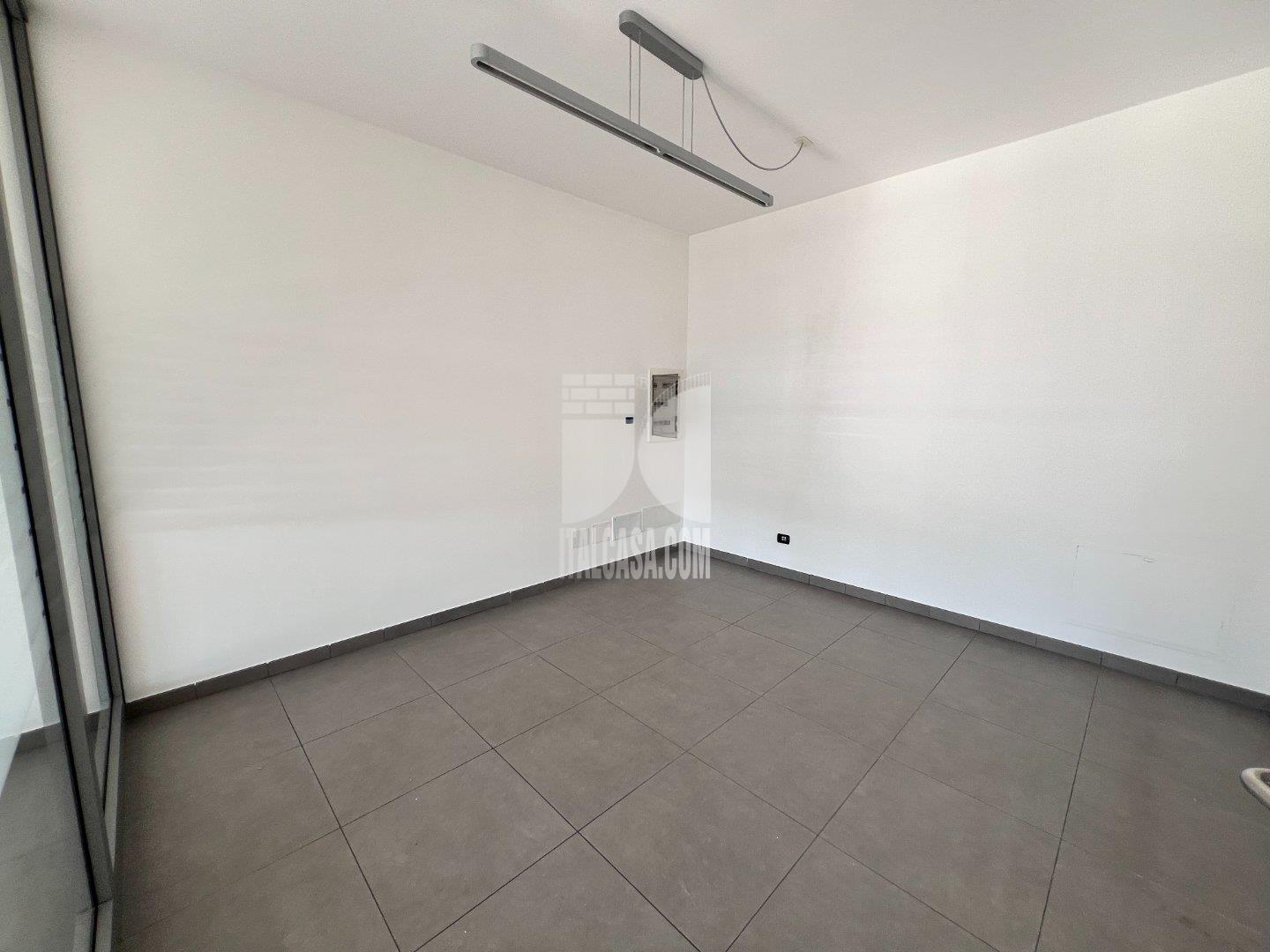 Negozio in affitto a Curtatone