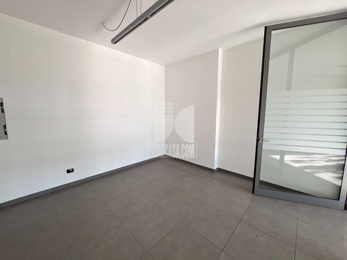 Negozio in affitto a Curtatone