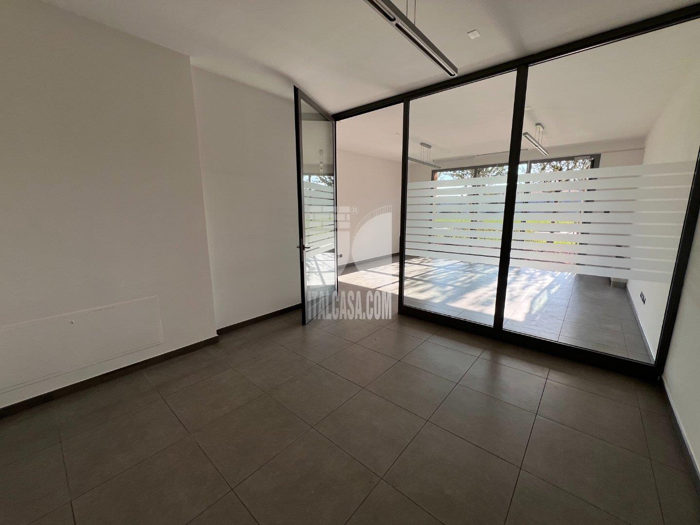 Negozio in affitto a Curtatone