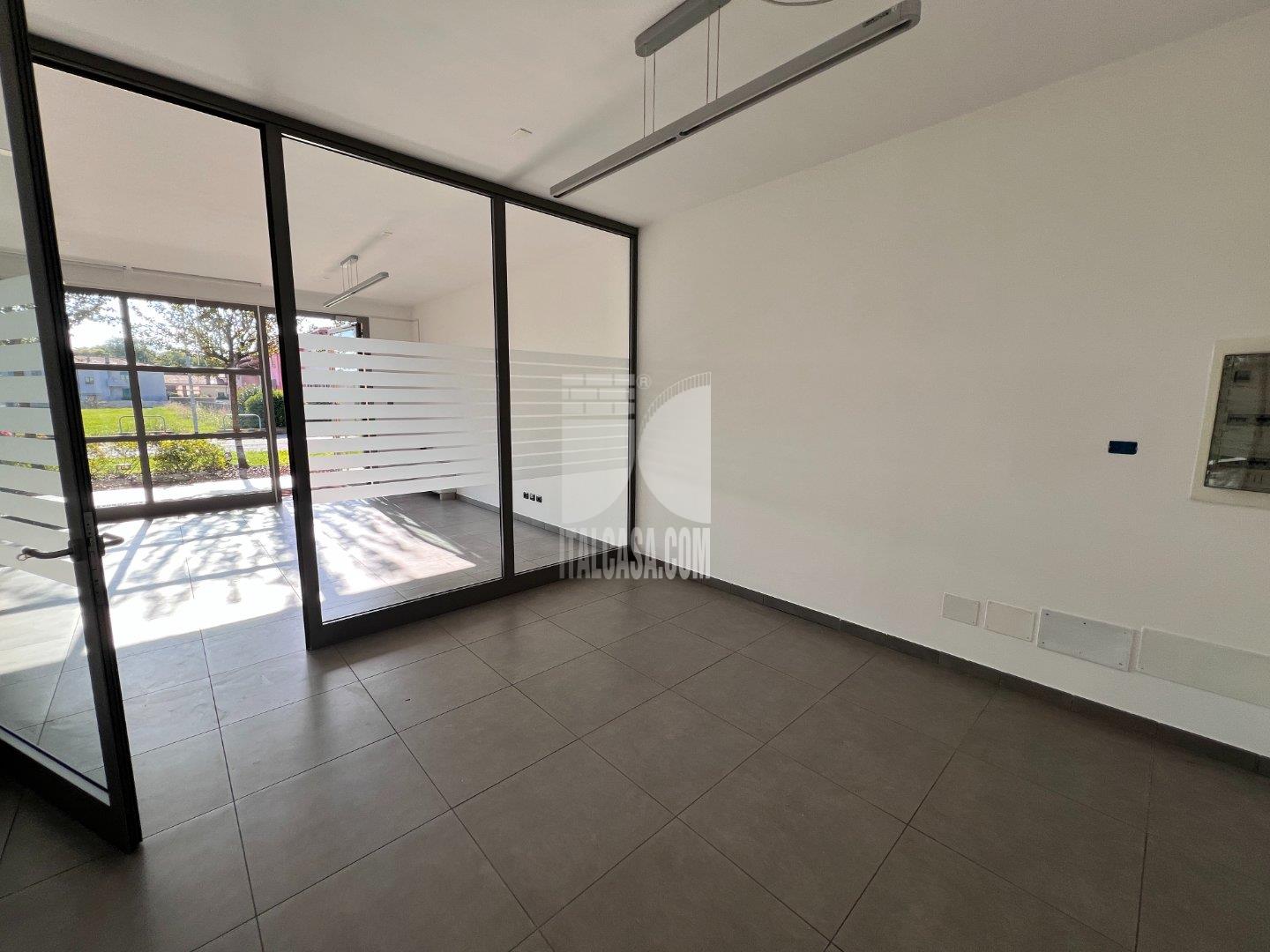 Negozio in affitto a Curtatone