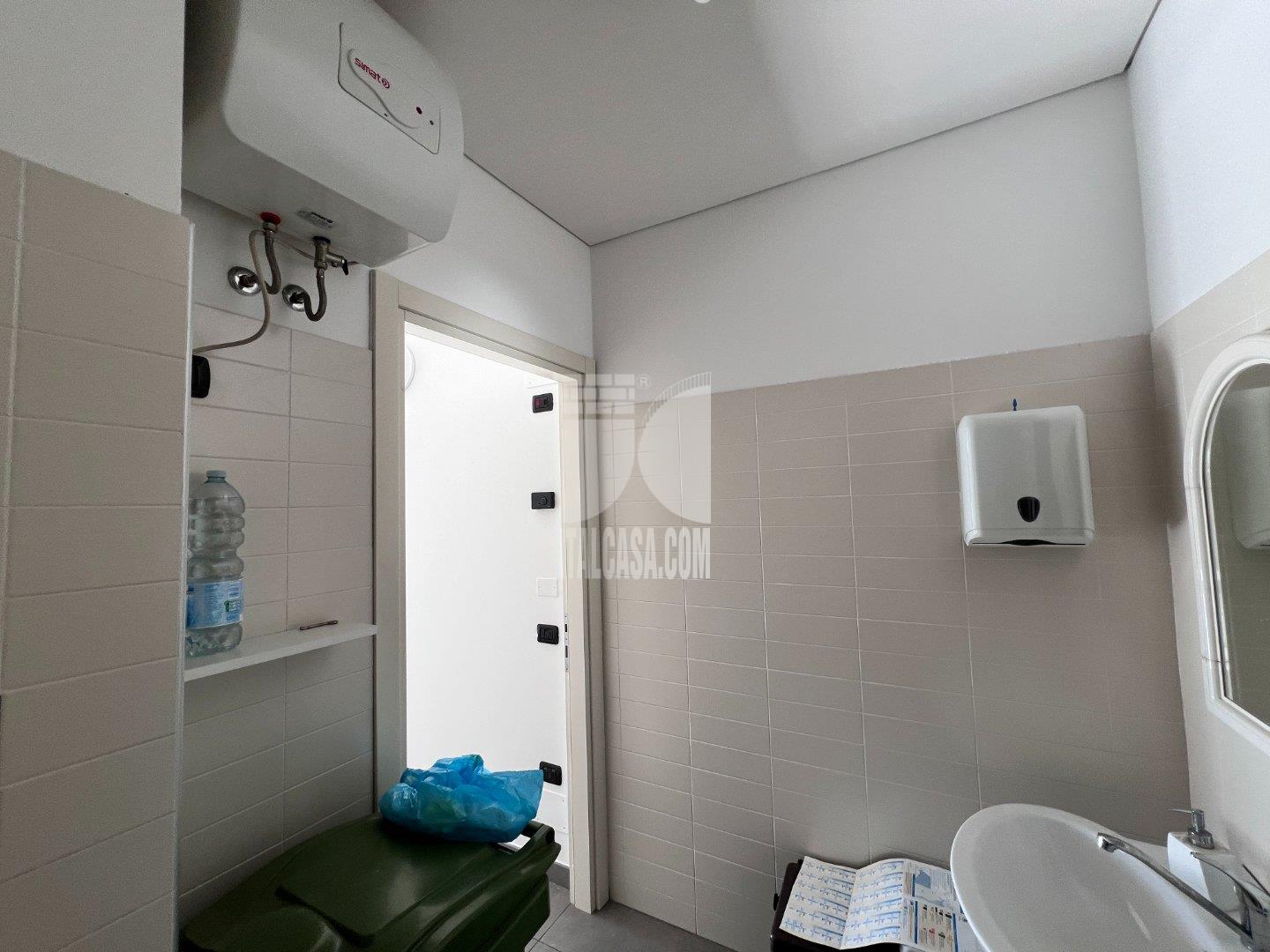 Negozio in affitto a Curtatone