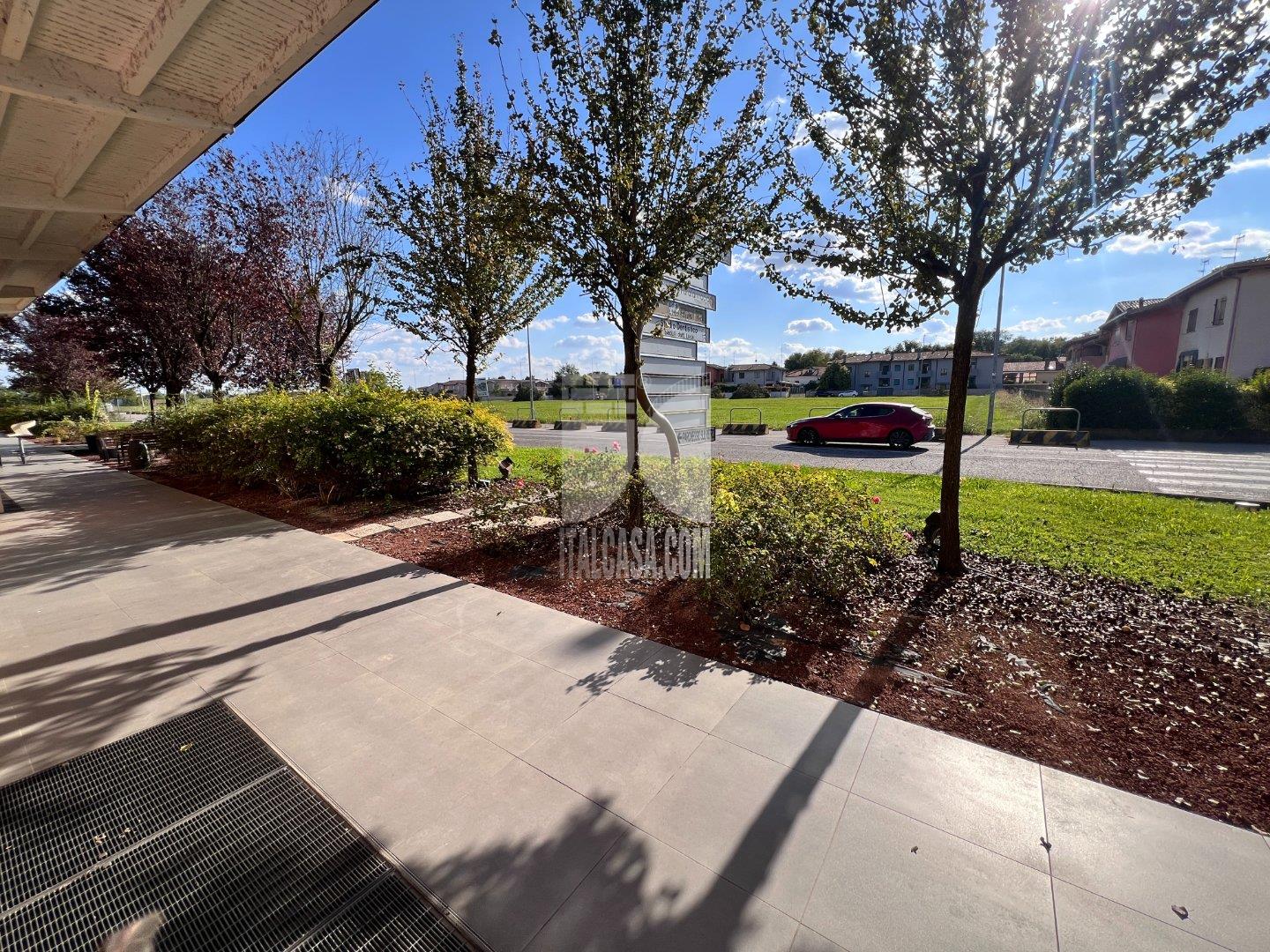 Negozio in affitto a Curtatone