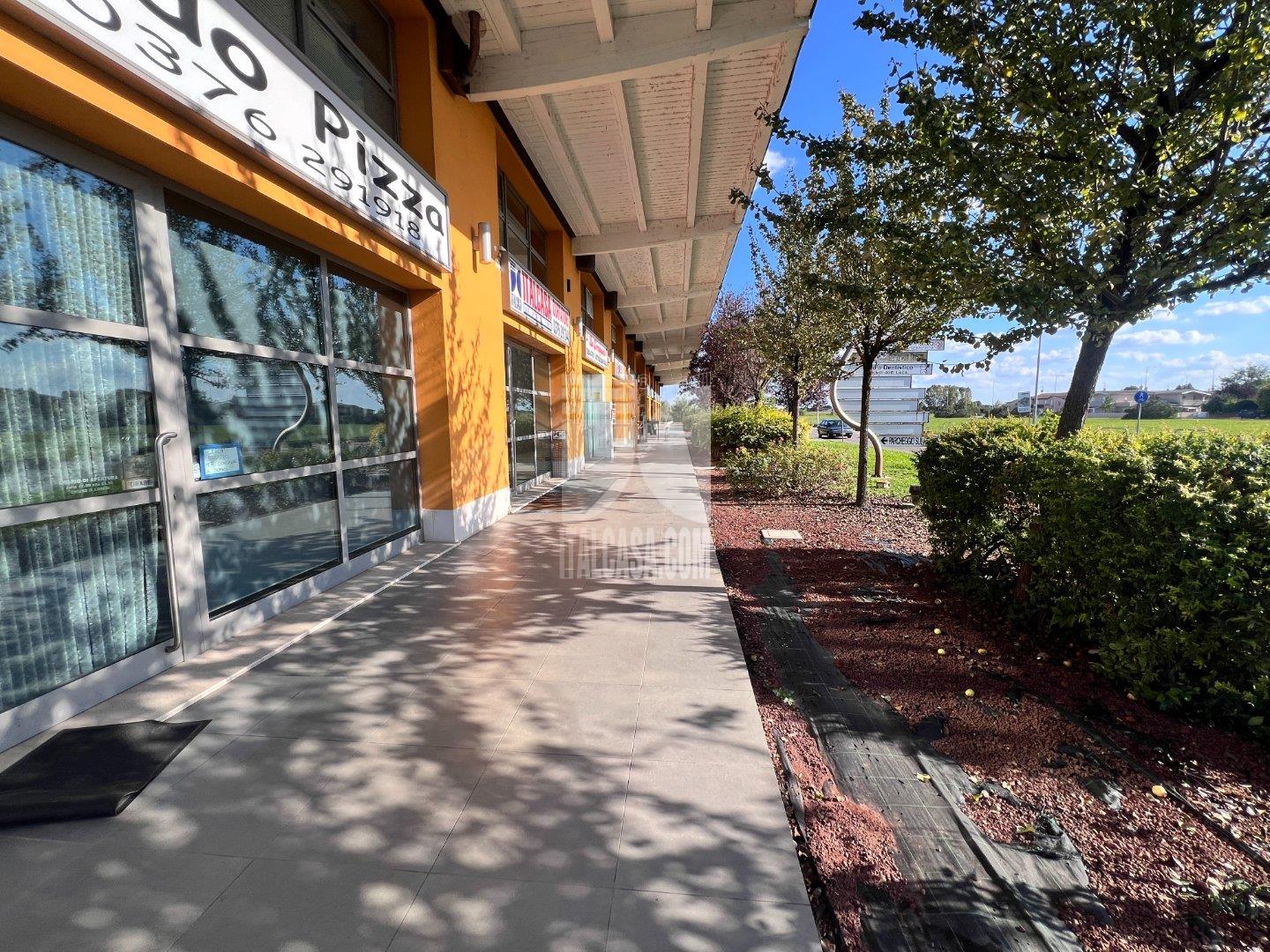 Negozio in affitto a Curtatone