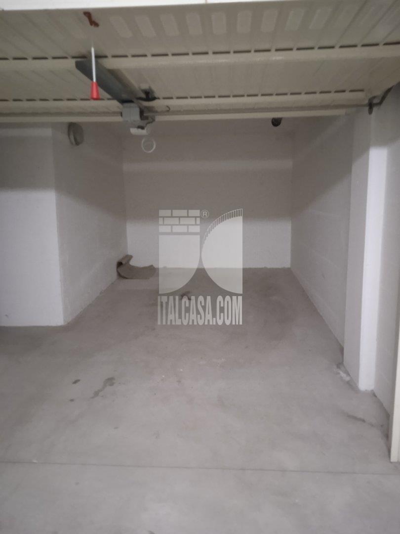 Box / Autorimessa in vendita a Mantova