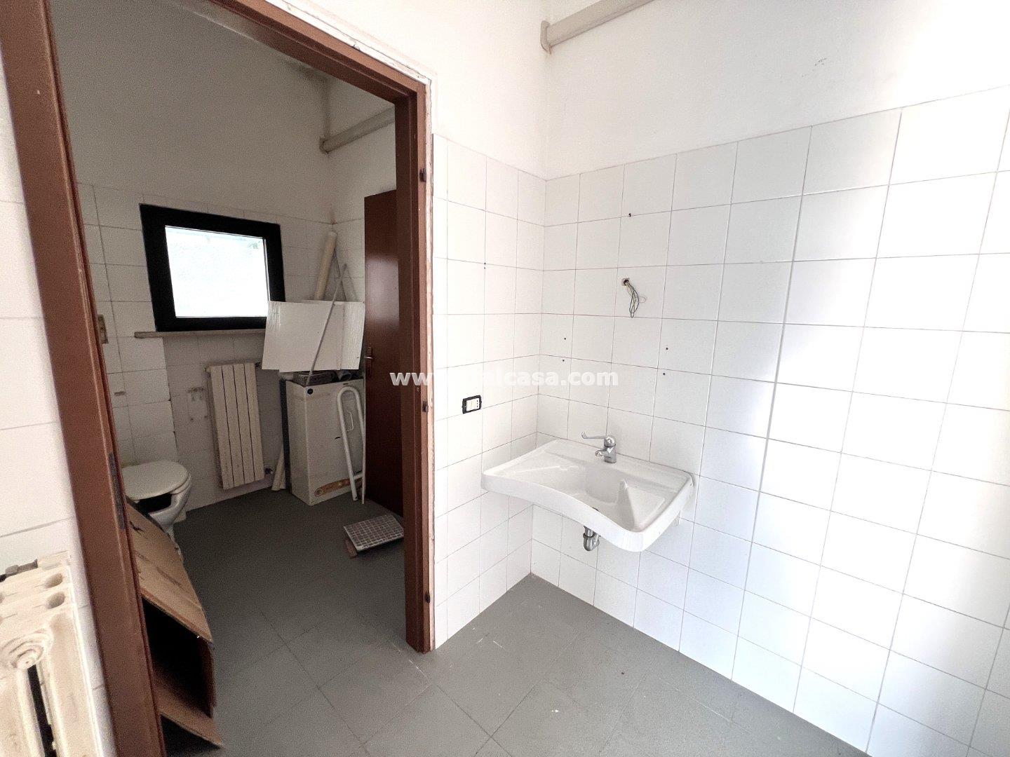 Negozio in affitto a Curtatone