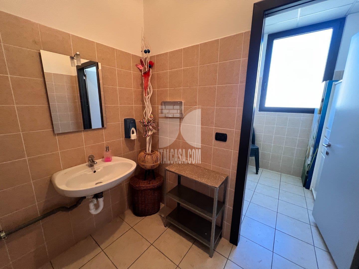 Ufficio in affitto a Curtatone