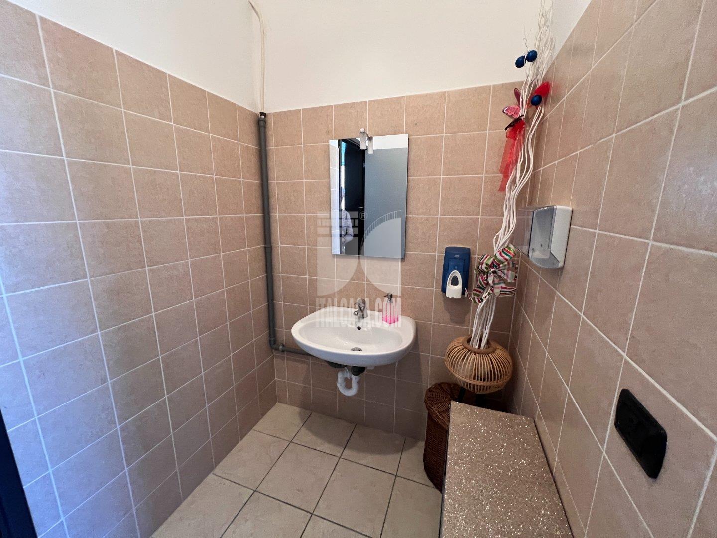 Ufficio in affitto a Curtatone