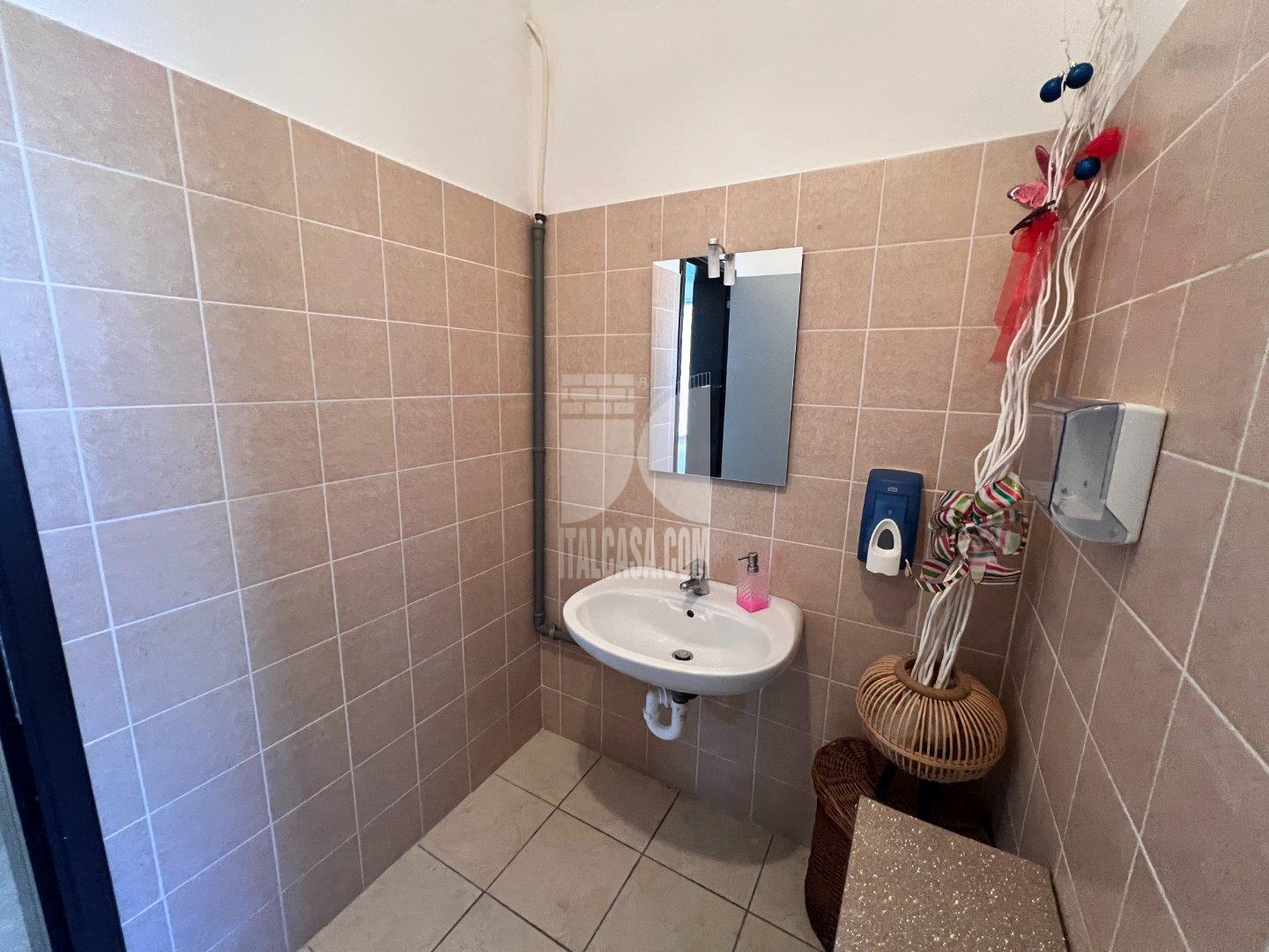 Ufficio in affitto a Curtatone