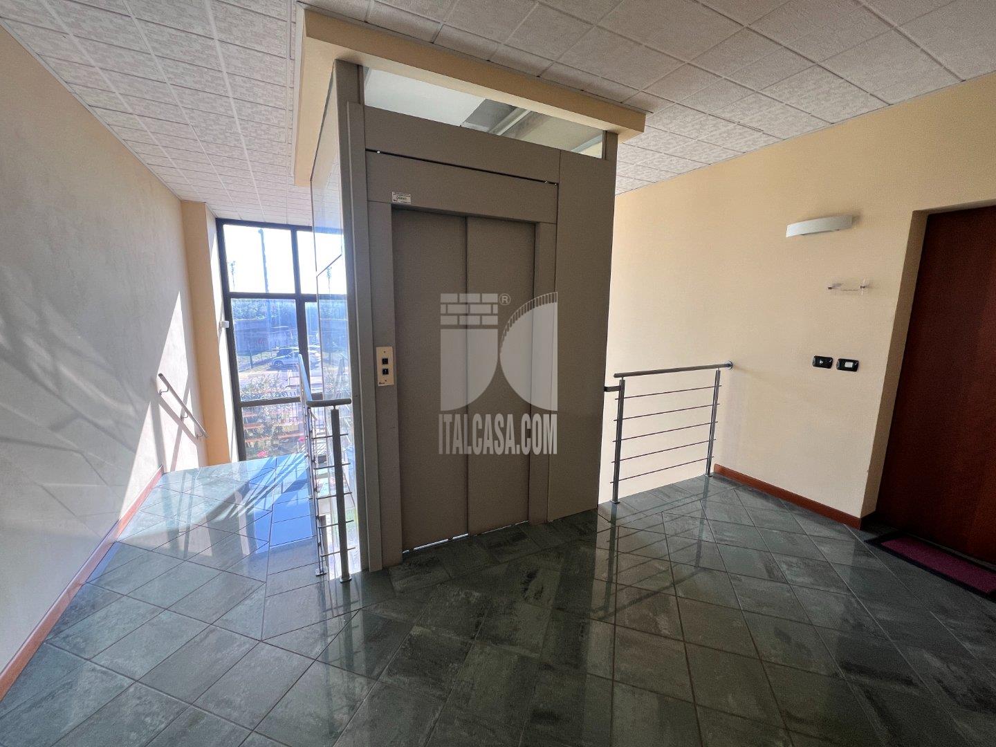 Ufficio in affitto a Curtatone