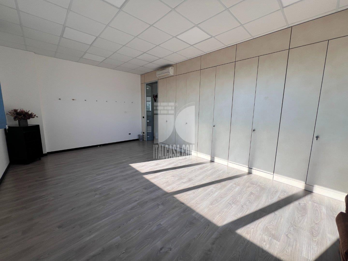 Ufficio in affitto a Curtatone