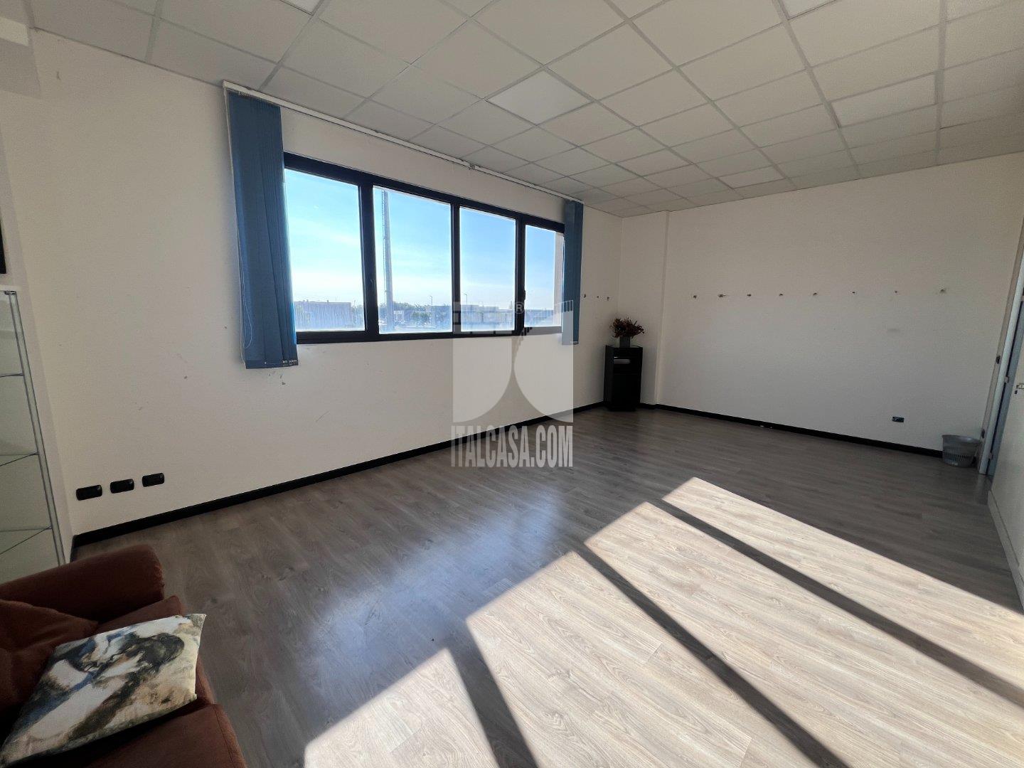 Ufficio in affitto a Curtatone