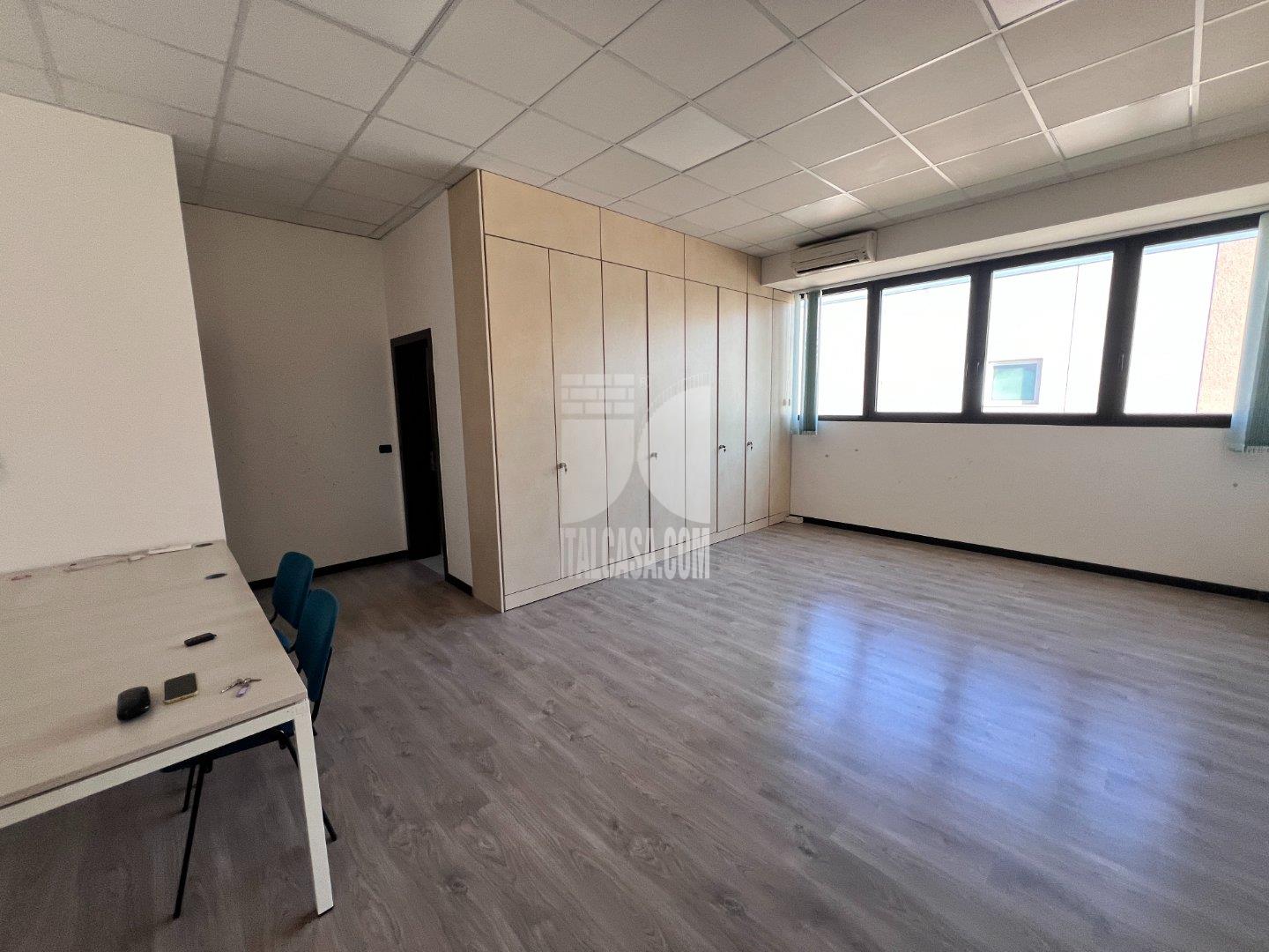 Ufficio in affitto a Curtatone