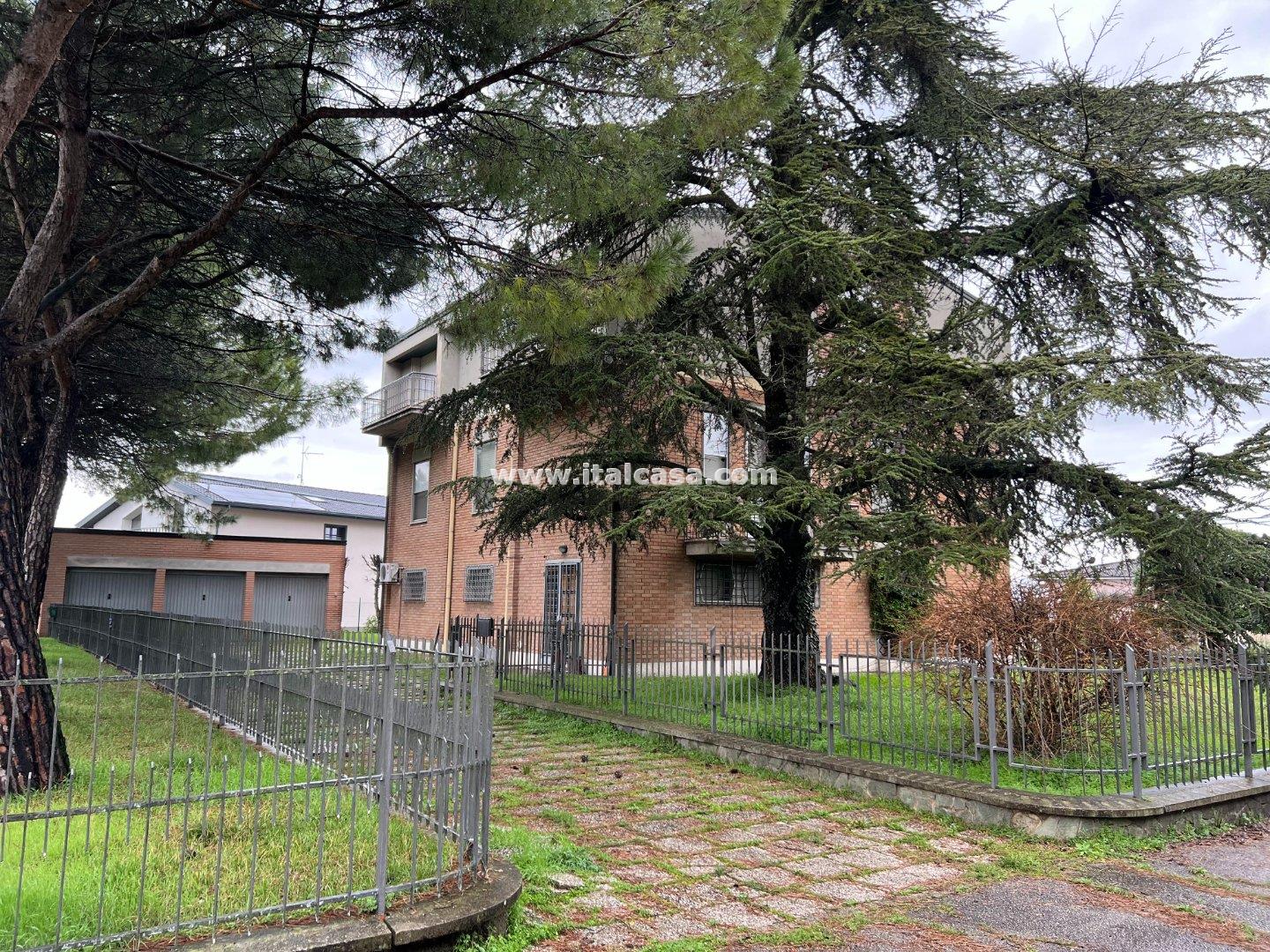 Casa Plurifamiliare in vendita a Volta Mantovana