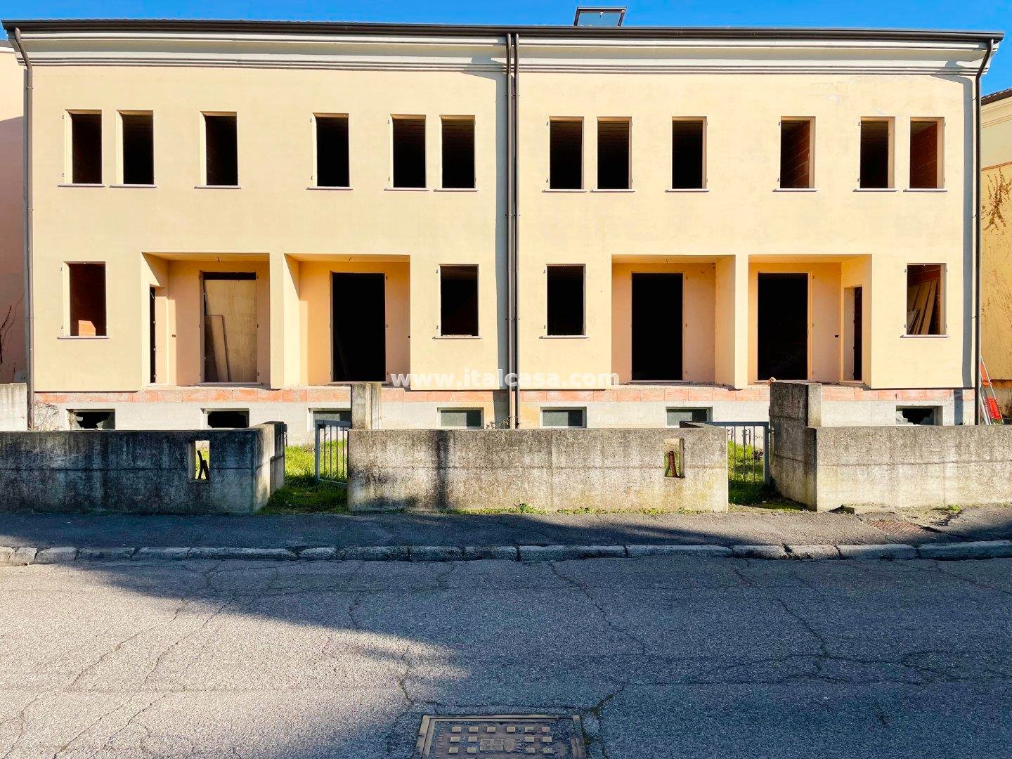 Villa a schiera di testa in vendita a Mantova