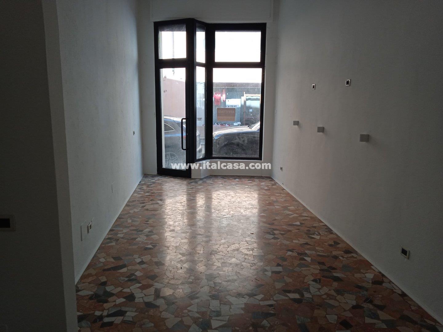 Negozio in affitto a Mantova