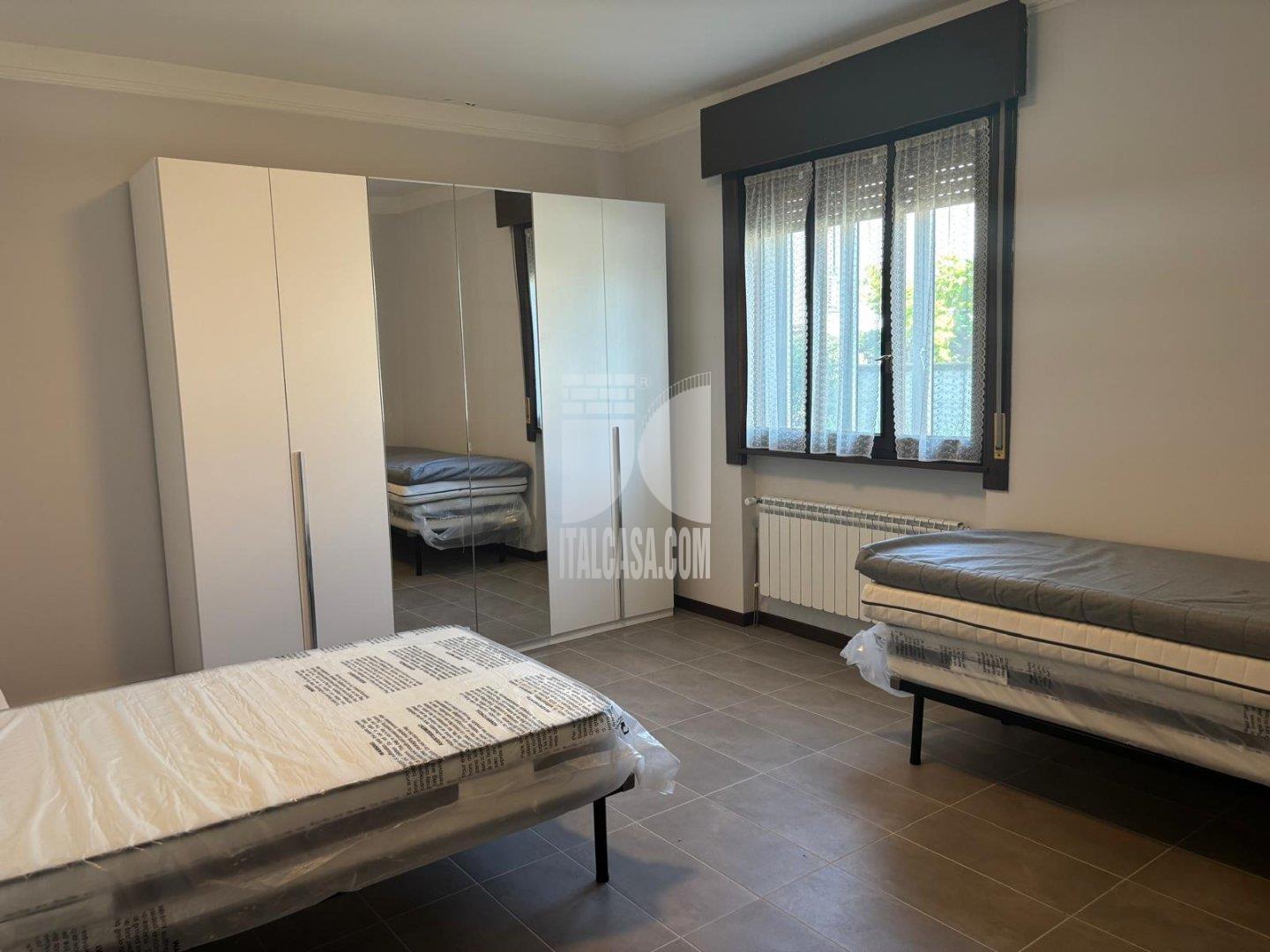 Stanza in Appartamento in affitto a Curtatone