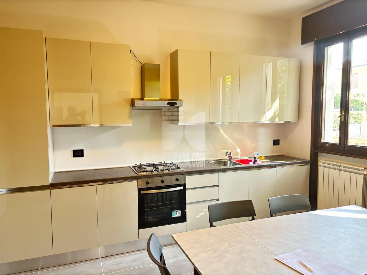 Stanza in Appartamento in affitto a Curtatone