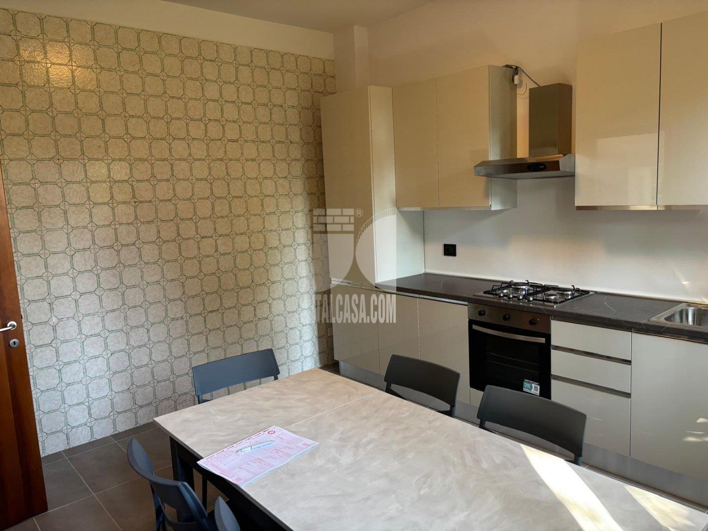 Stanza in Appartamento in affitto a Curtatone