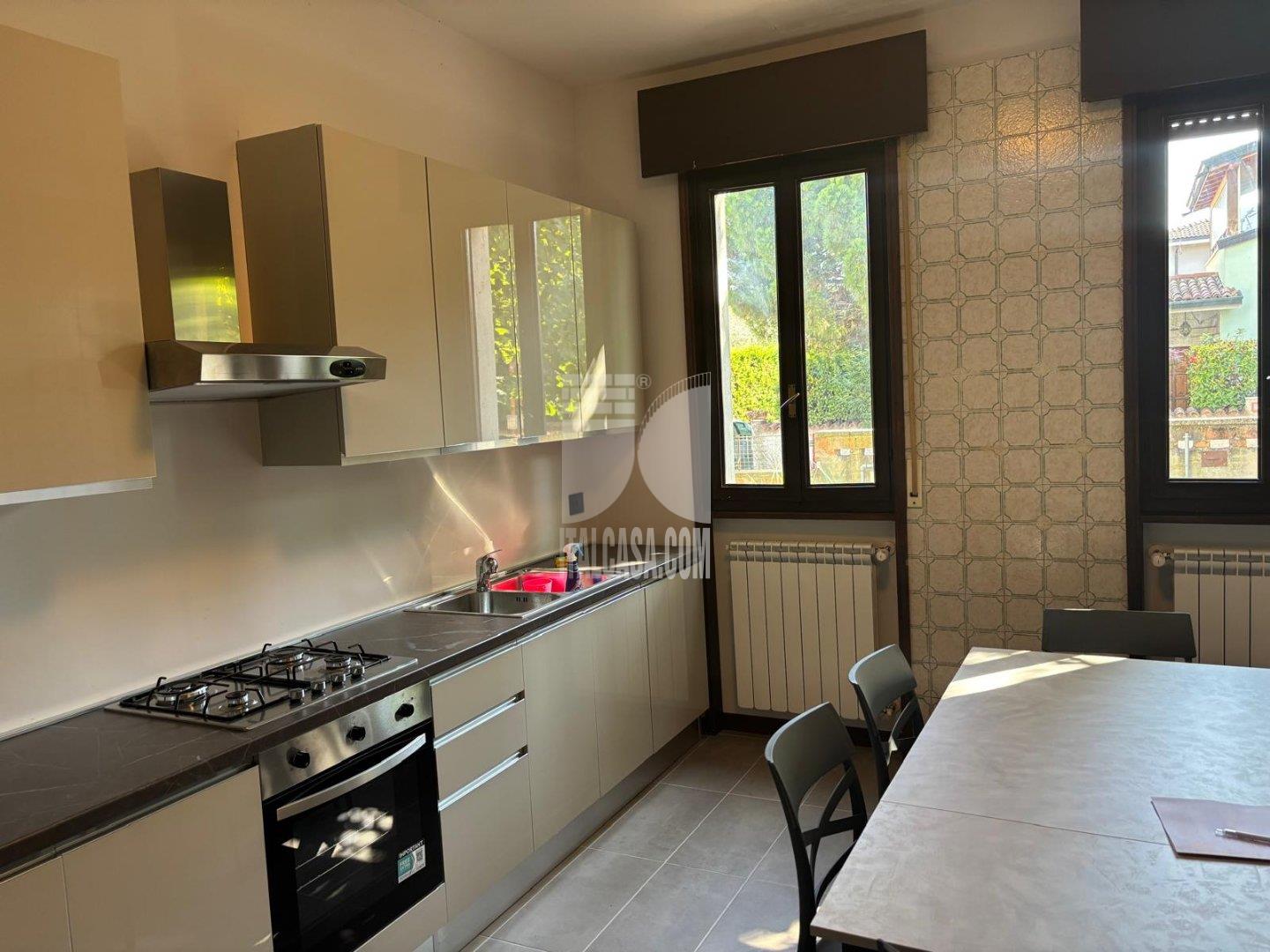 Stanza in Appartamento in affitto a Curtatone