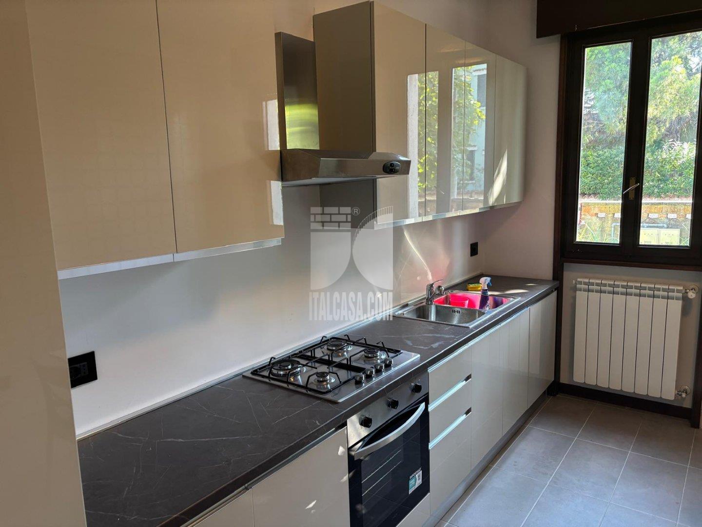 Stanza in Appartamento in affitto a Curtatone