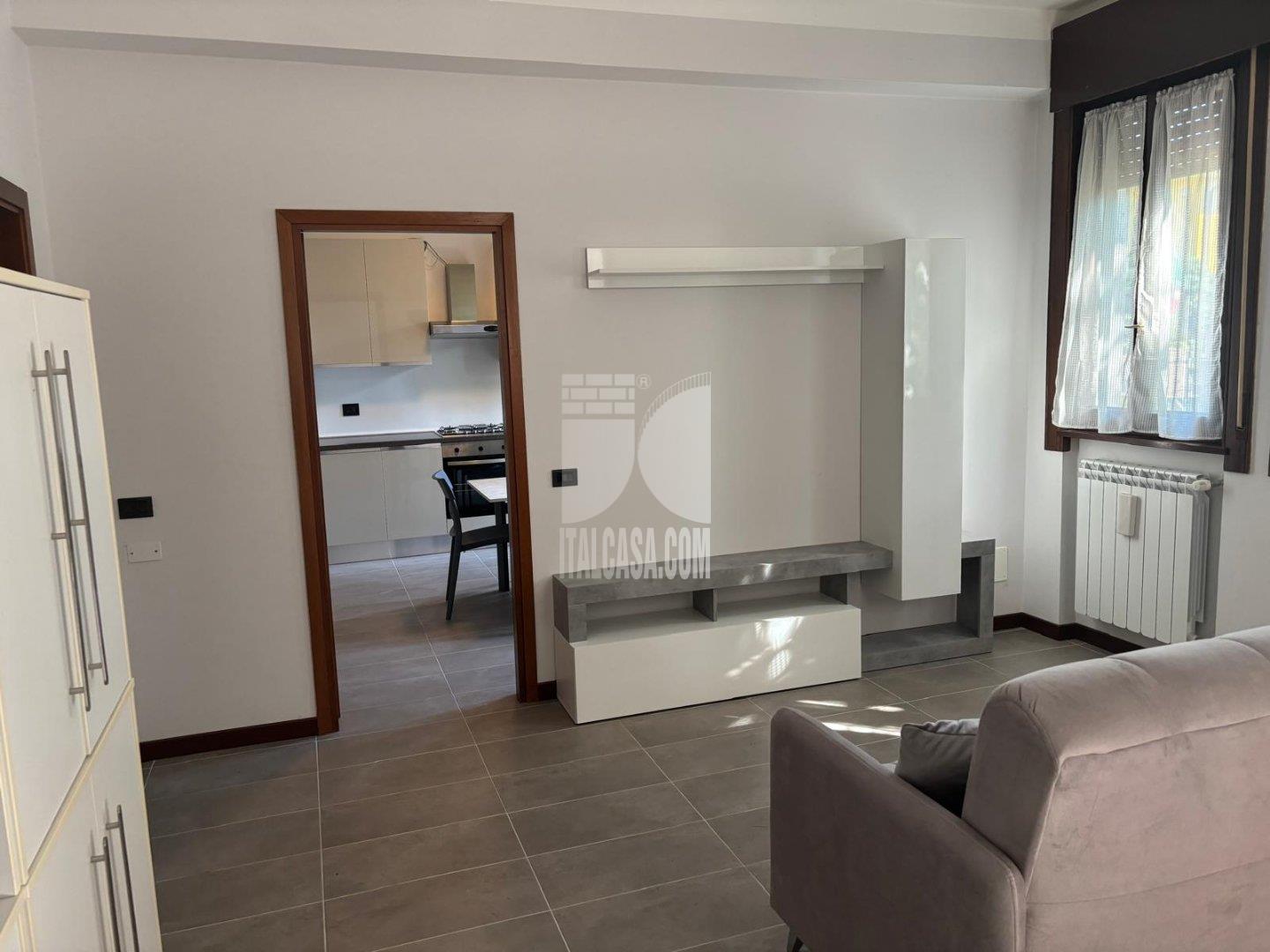 Stanza in Appartamento in affitto a Curtatone