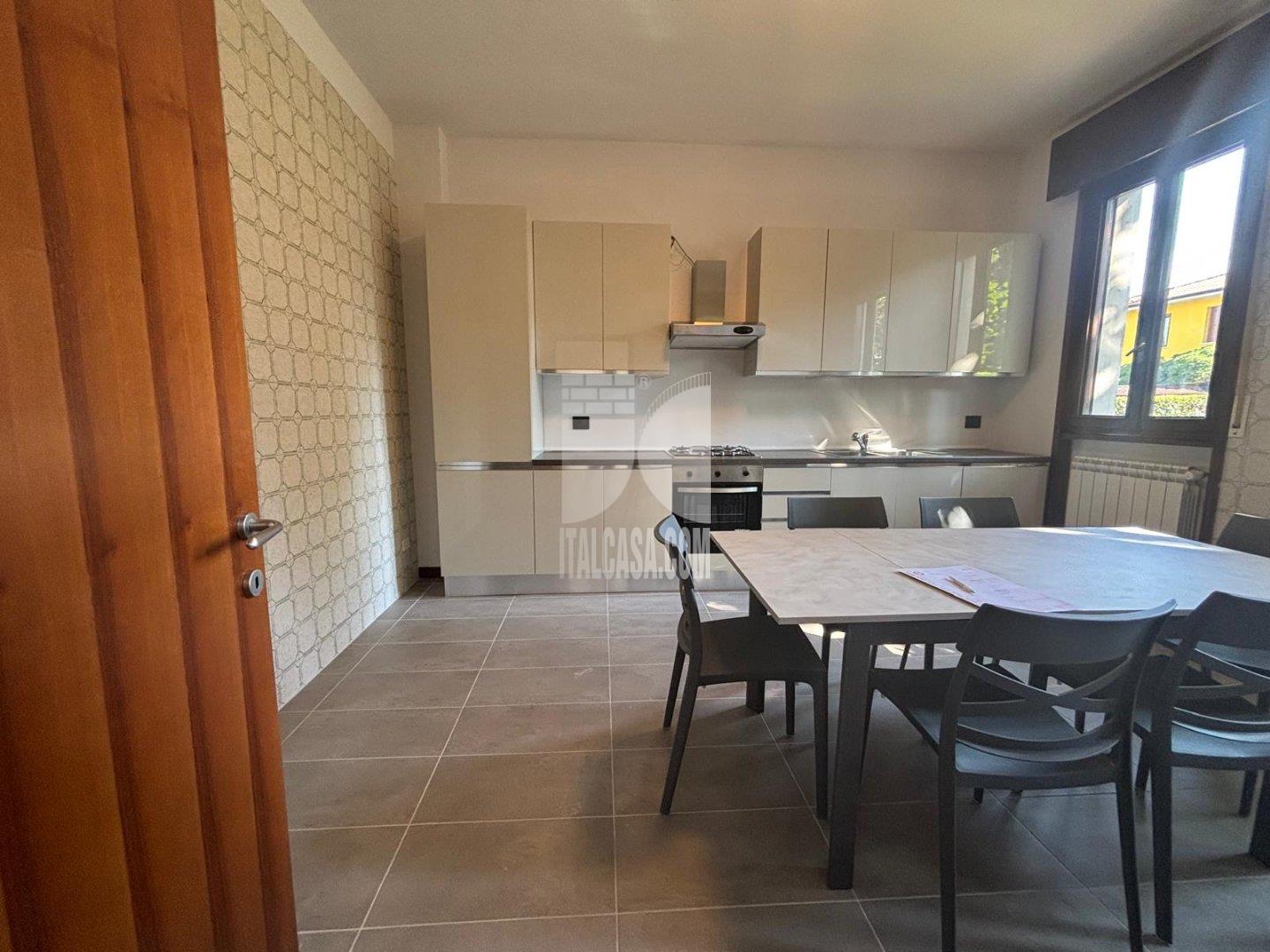 Stanza in Appartamento in affitto a Curtatone