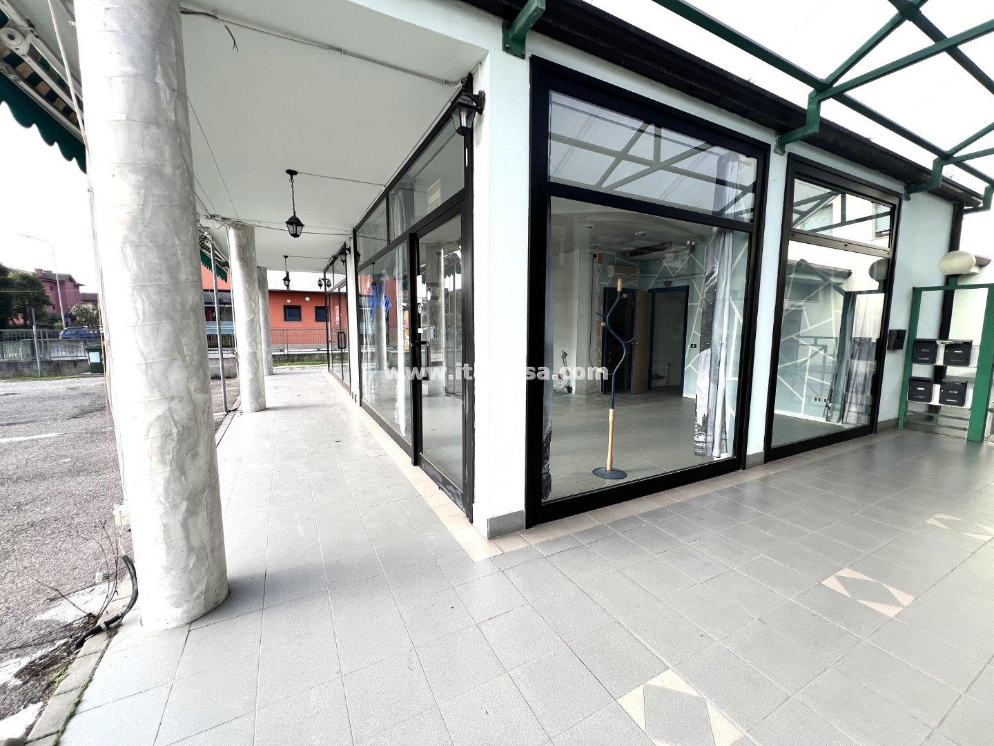 Negozio in affitto a Curtatone