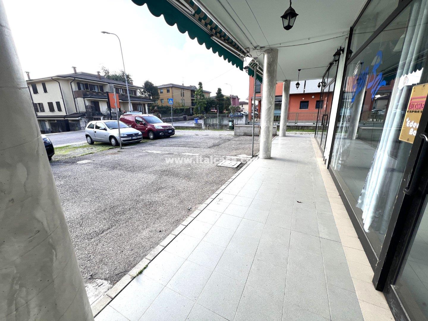 Negozio in affitto a Curtatone