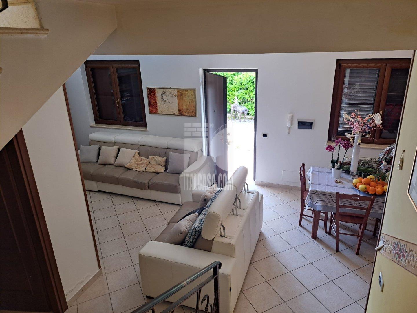 Villa Unifamiliare in vendita a Crotone