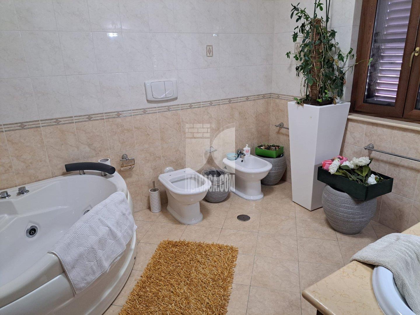 Villa Unifamiliare in vendita a Crotone