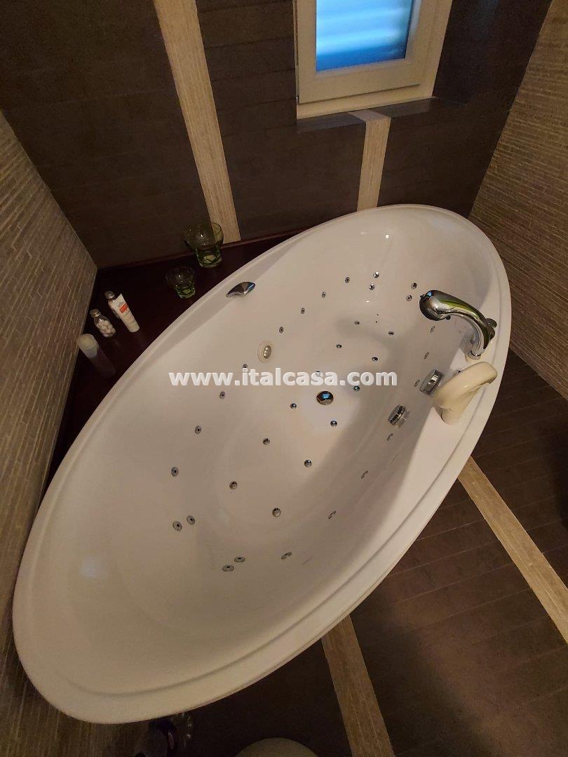 Villa Bifamiliare in vendita a Crotone