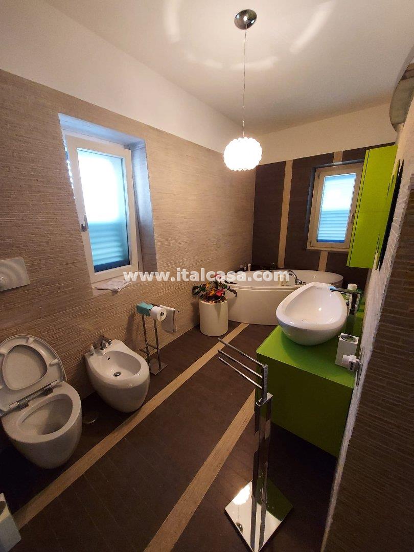 Villa Bifamiliare in vendita a Crotone