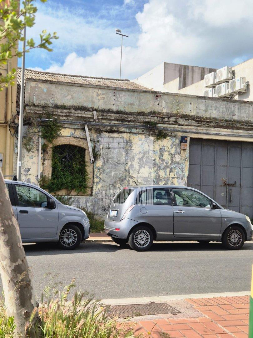 Deposito in vendita a Crotone