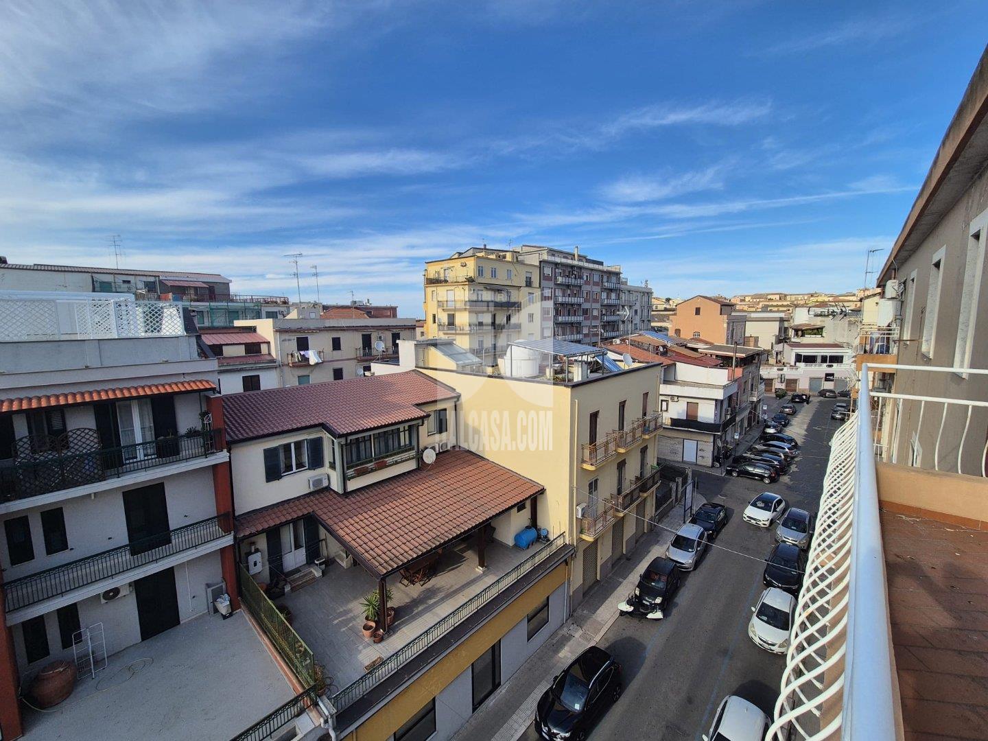 Ufficio in affitto a Crotone