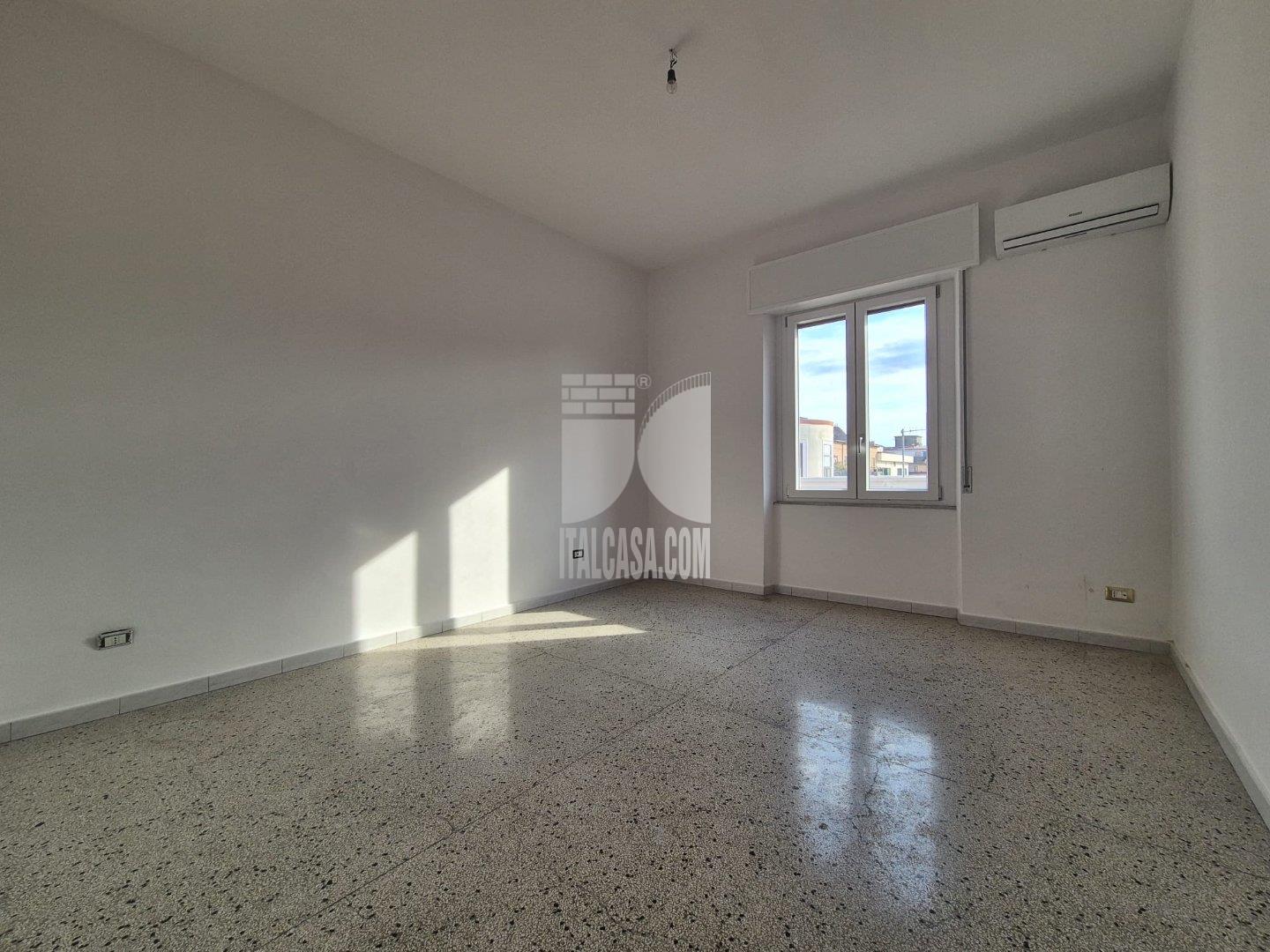 Ufficio in affitto a Crotone