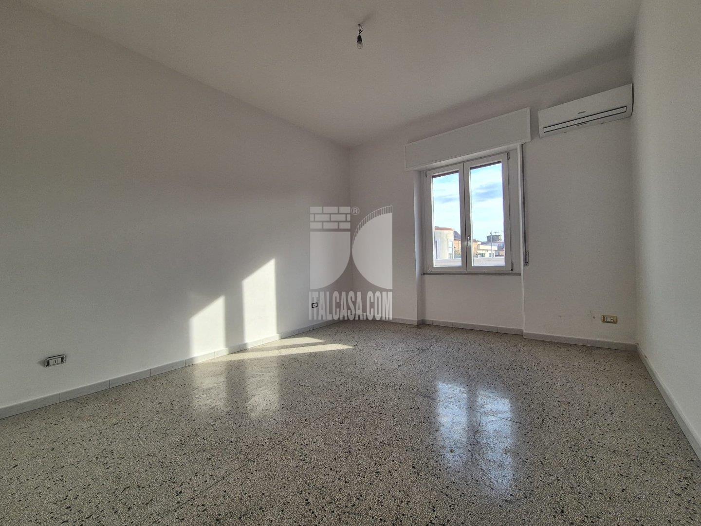 Ufficio in affitto a Crotone