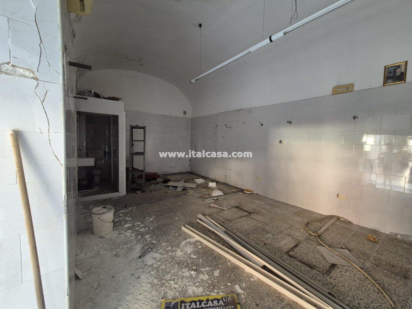 Magazzino in vendita a Crotone