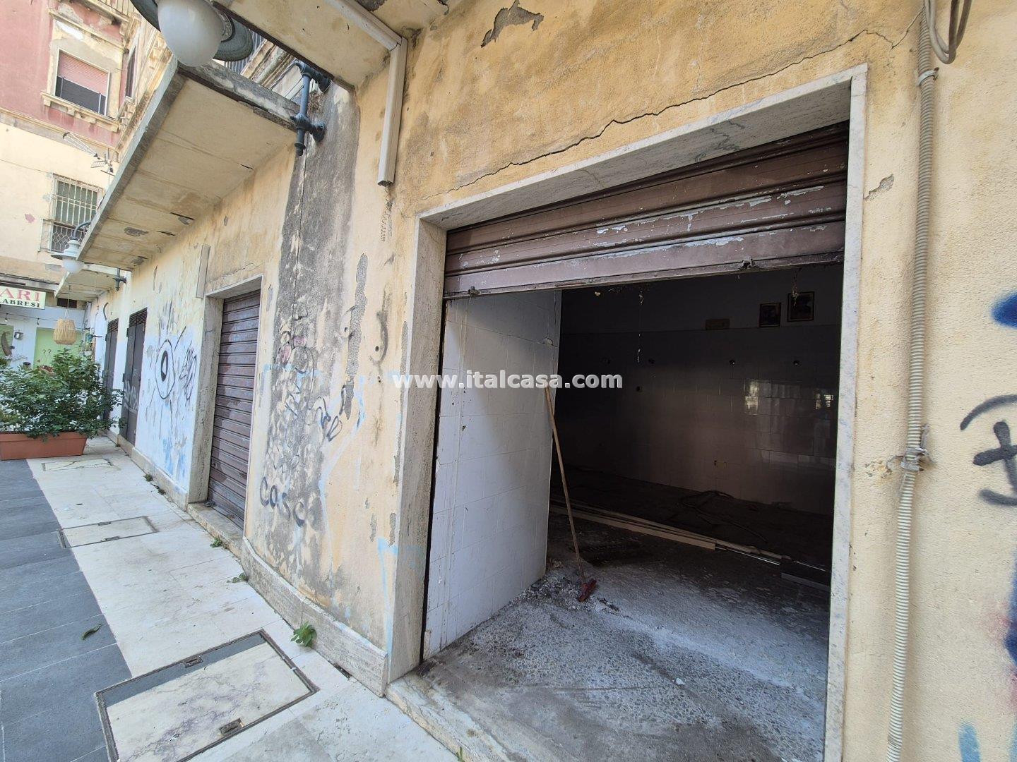 Magazzino in vendita a Crotone