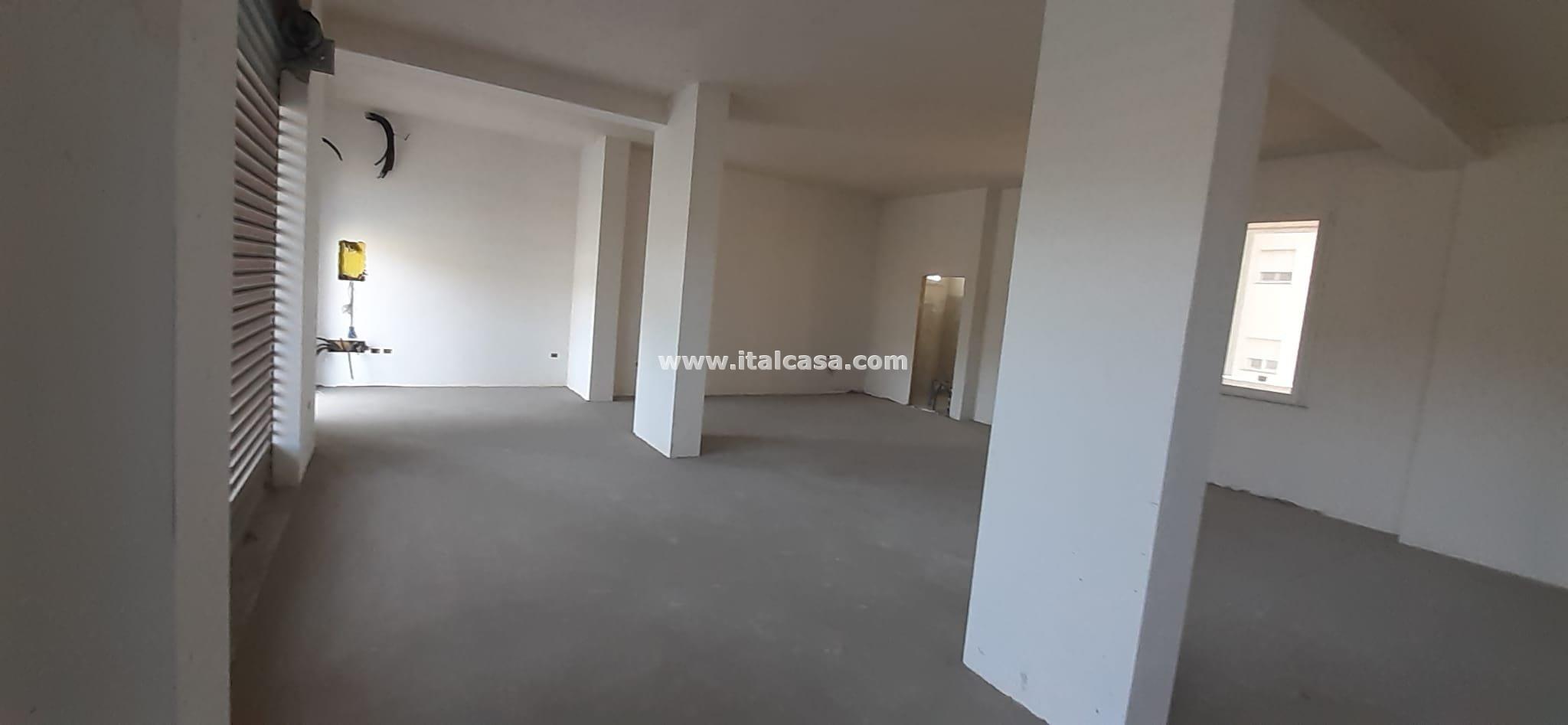 Magazzino in vendita a Crotone
