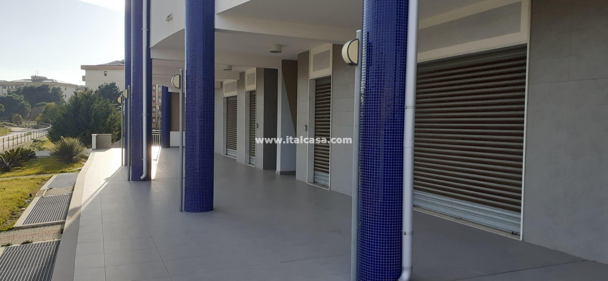 Magazzino in vendita a Crotone