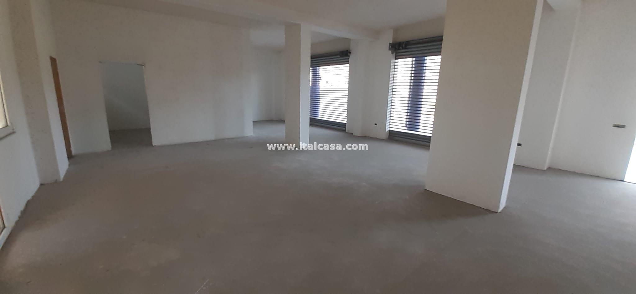 Magazzino in vendita a Crotone