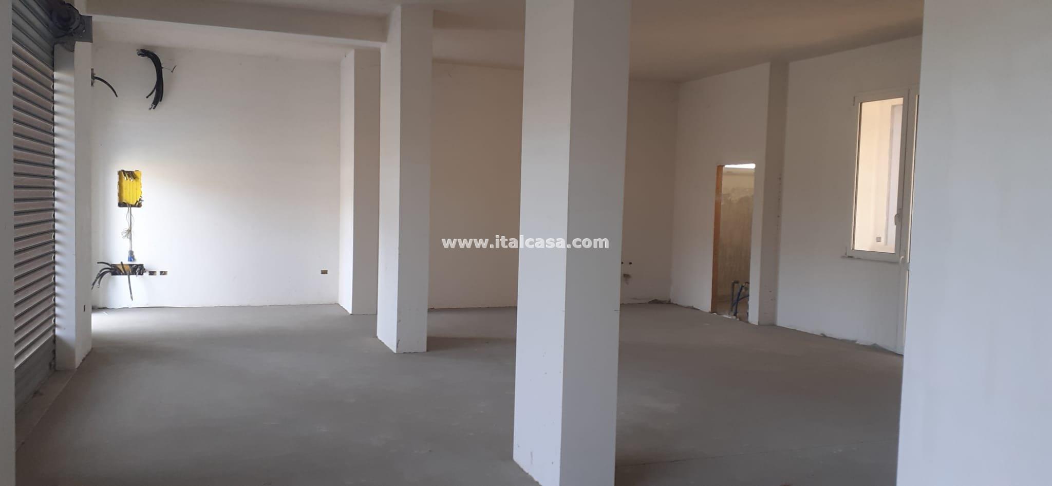 Magazzino in vendita a Crotone