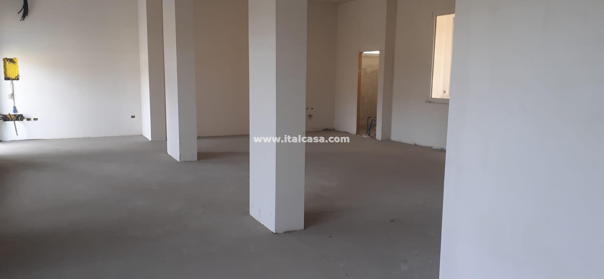 Magazzino in vendita a Crotone