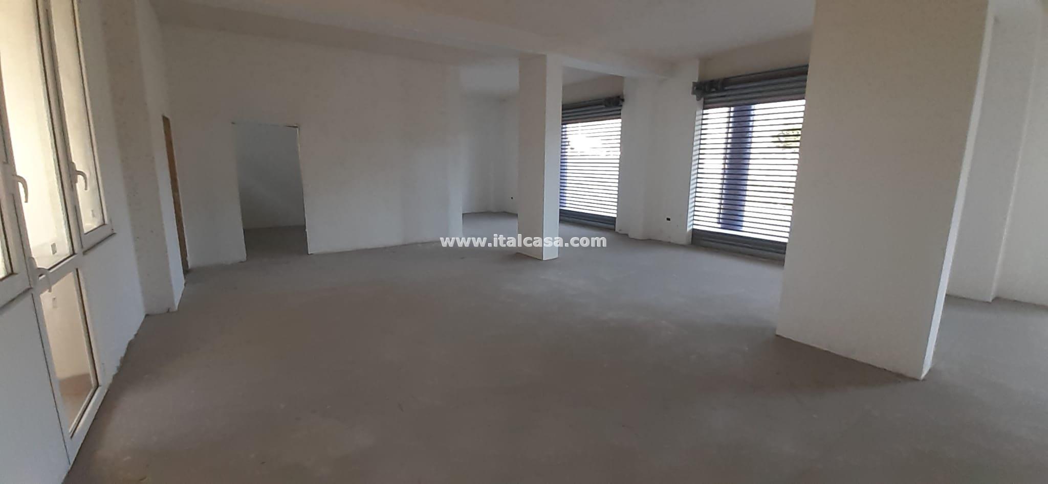 Magazzino in vendita a Crotone