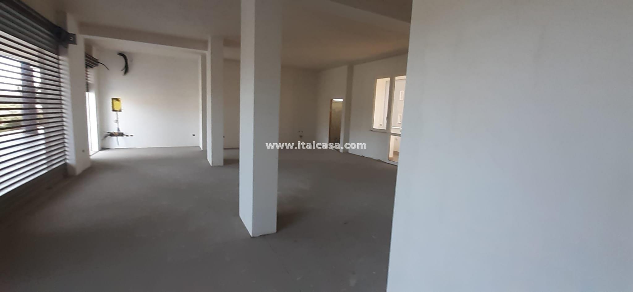 Magazzino in vendita a Crotone