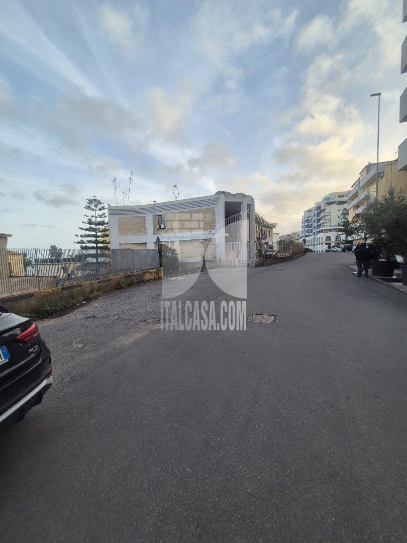 Magazzino in affitto a Crotone