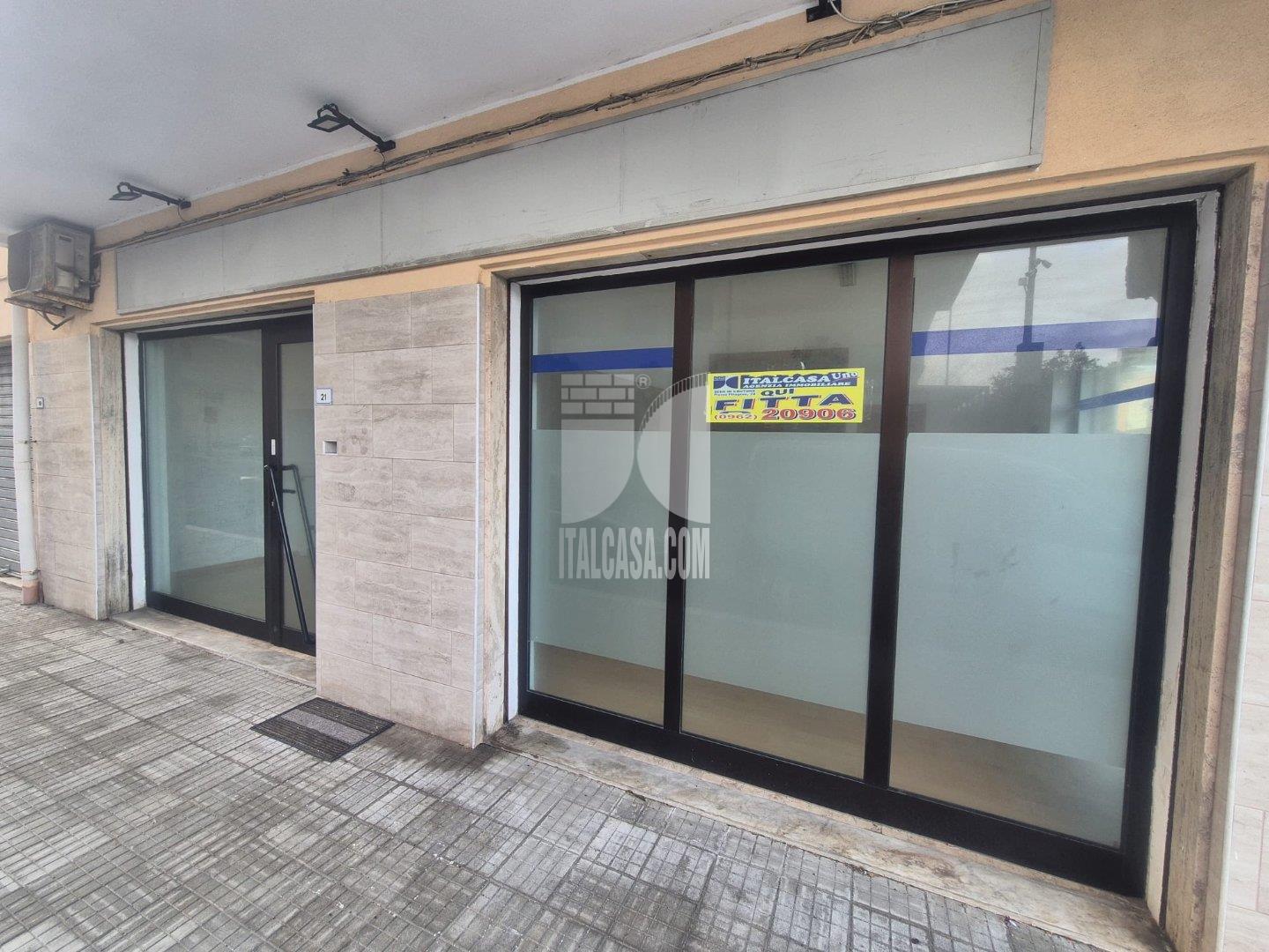 Magazzino in affitto a Crotone